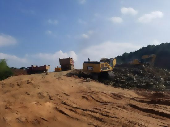 桃江經(jīng)開(kāi)區(qū)至和電纜項(xiàng)目工地上